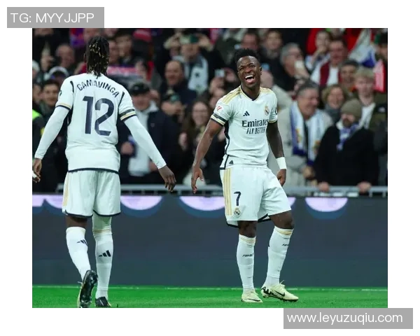 维尼修斯双响助力球队胜利分享伯纳乌的精彩时刻与球迷共庆