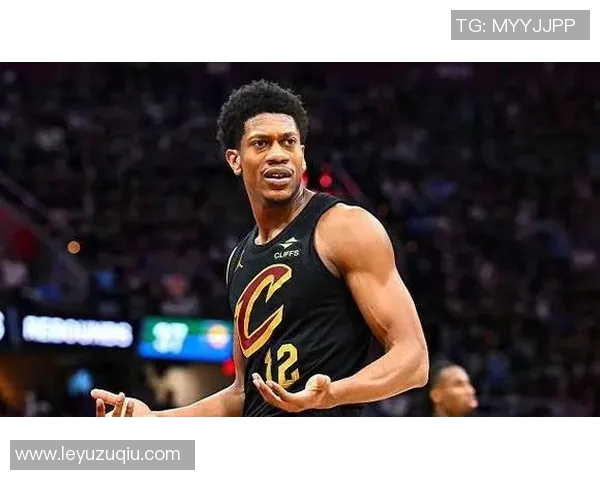 亨特上半场表现出色6投5中轻松斩获12分6篮板1助攻1抢断 亨特上半场表现出色6投5中轻松斩获12分6篮板1助攻1抢断