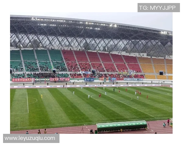 贵州筑城主场因观众投掷水杯被中足联罚款1万元引发热议