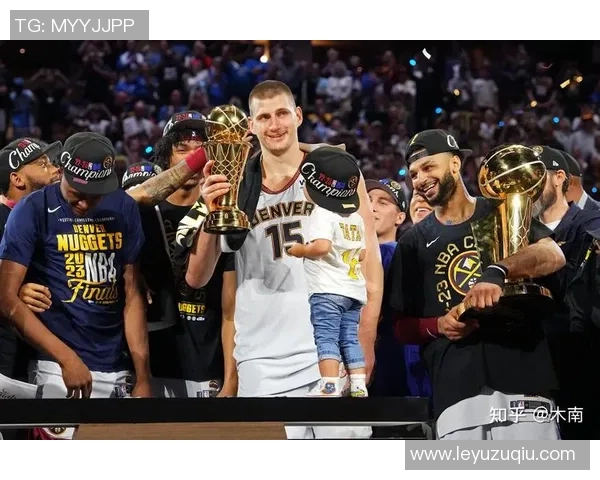 约基奇创造历史8次30分命中率超85仅次于张伯伦距离再近4场